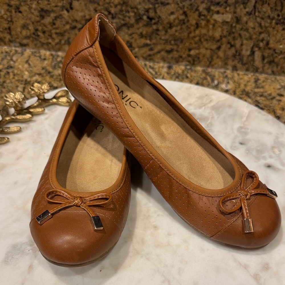 Vionic Tan Ballet Flats with Bow Accent